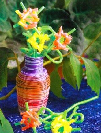 Идеи для поделок из цветной проволоки - как сделать стаканчик для карандашей
 и красивые цветы